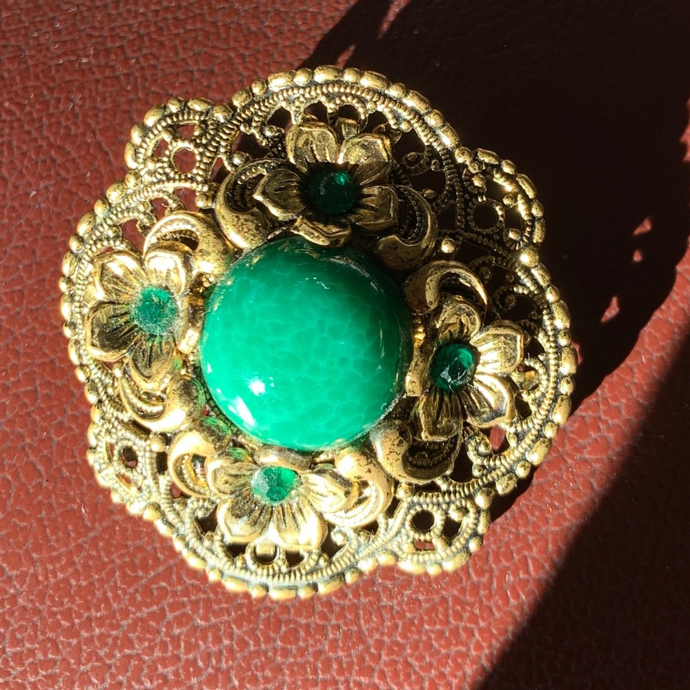 Antique Gorgeous Gold Tone Green Stone Brooch💛💚